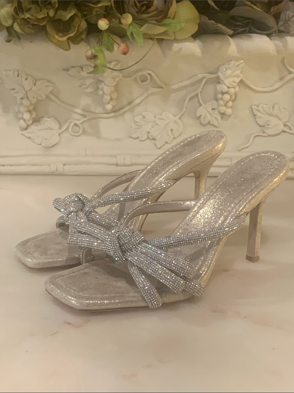 Loeffler Randall Mikel Silver Strass Bow Sandals Size 8 B